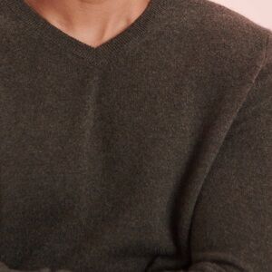 Olive Cashmere V Neck Sweater by Soft By NAADAM Size XL